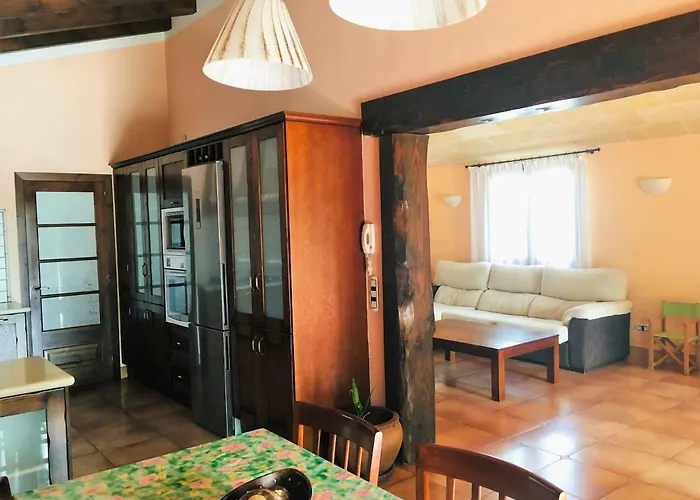 6 Con Piscina Privada. Villa *